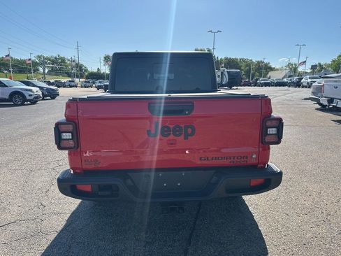 Used 2023 Jeep Gladiator Sport AWD/4WD image 6