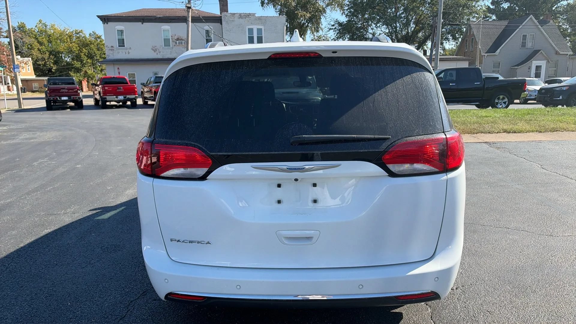 Used 2018 Chrysler Pacifica Touring-L w/ Tire & Wheel Group FWD image 6