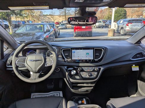 New 2026 Chrysler Pacifica Select image 10