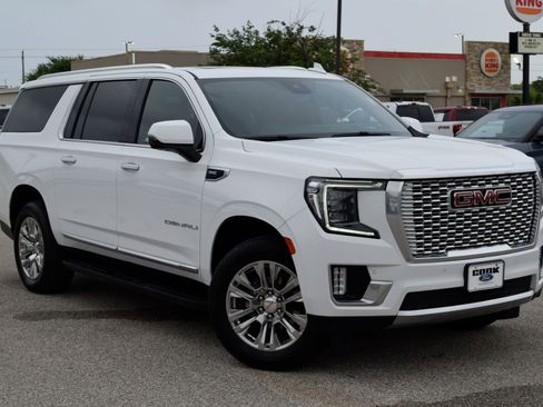 Used 2024 GMC Yukon XL Denali RWD image 3