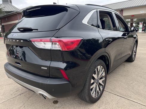 Used 2020 Ford Escape Titanium image 12