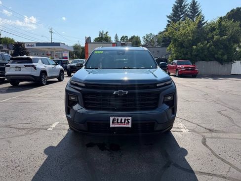 Used 2024 Chevrolet Traverse LT w/ Midnight/Sport Edition AWD/4WD image 3