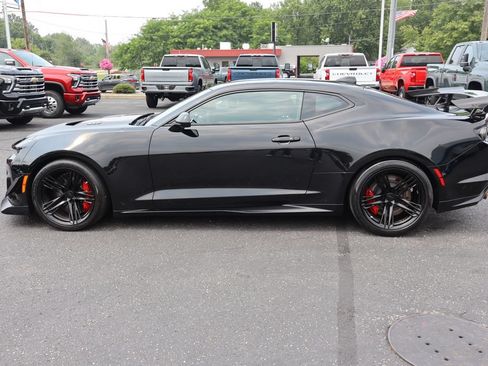 Used 2022 Chevrolet Camaro ZL1 RWD image 27