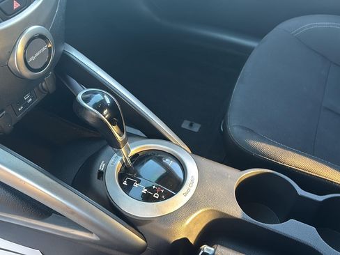 Used 2017 Hyundai Veloster FWD image 22