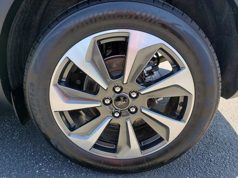 Used 2024 Ford Escape Platinum w/ Premium Technology Package AWD/4WD image 18