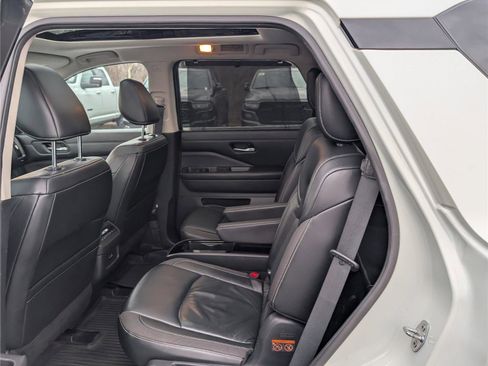 Used 2022 Nissan Pathfinder SL w/ SL Premium Package image 16