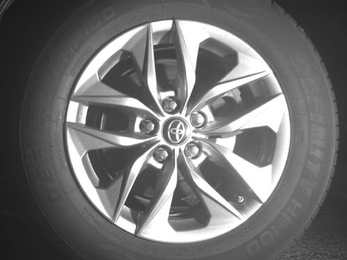 Used 2024 Toyota Sienna XLE FWD image 13