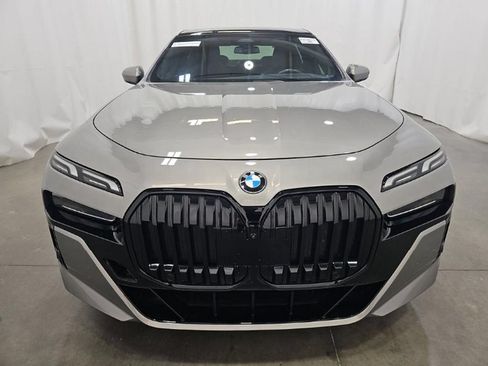 Used 2023 BMW 760i xDrive w/ Parking Assistance Package AWD/4WD image 2