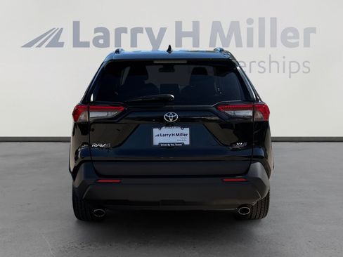 Used 2025 Toyota RAV4 XLE Premium FWD image 4