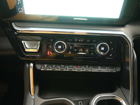 Used 2024 GMC Sierra 2500 Denali w/ Denali Reserve Package image 24