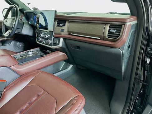 Used 2024 Ford Expedition Limited image 32