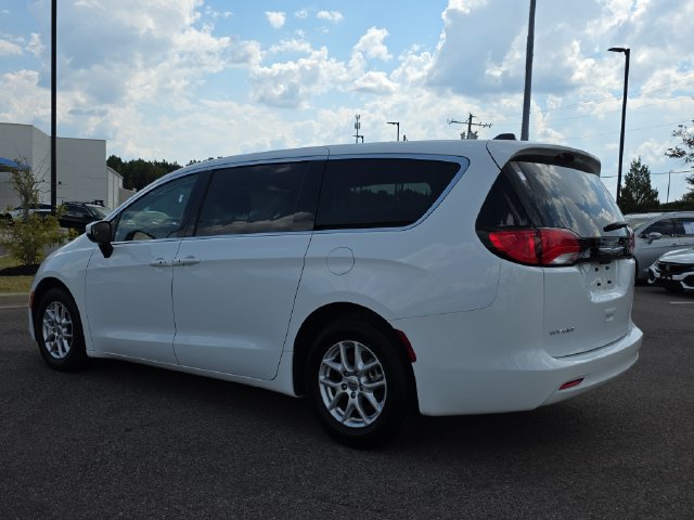 Used 2023 Chrysler Voyager LX FWD image 5