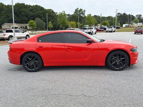 Used 2022 Dodge Charger SXT w/ Blacktop Package RWD image 8