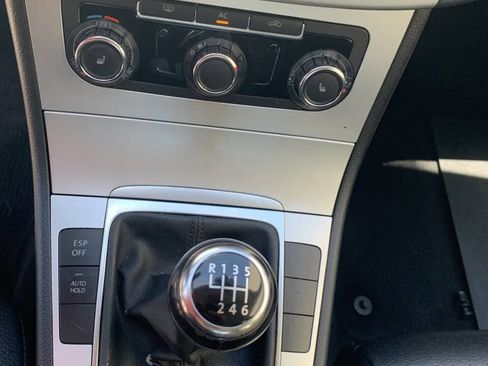 Used 2009 Volkswagen CC Sport FWD image 17