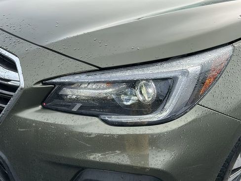 Used 2018 Subaru Outback 2.5i Limited image 4