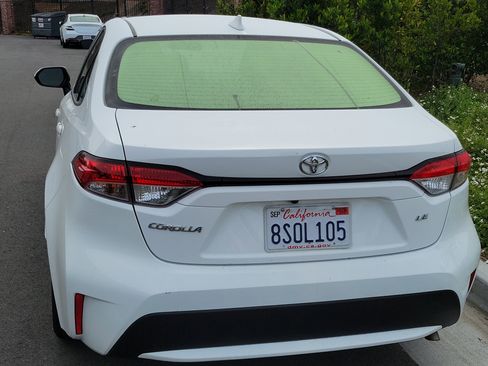 Used 2021 Toyota Corolla LE image 4