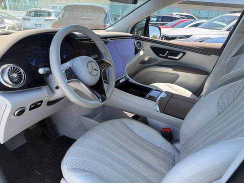 Used 2023 Mercedes-Benz EQS 580 4MATIC SUV image 2