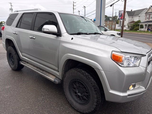 Used 2011 Toyota 4Runner SR5 w/ Premium Pkg w/Leather AWD/4WD image 4