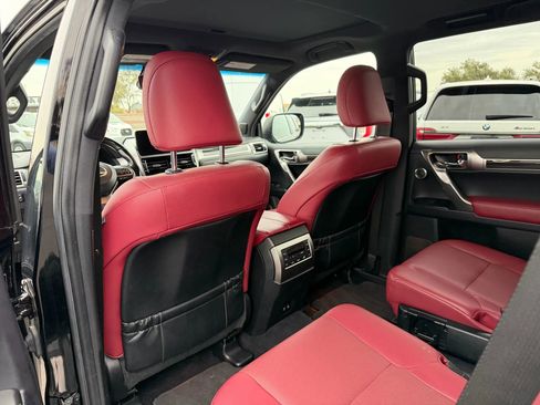 Used 2022 Lexus GX 460 Premium w/ Accessory Package image 18