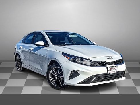 Used 2024 Kia Forte LXS image 1