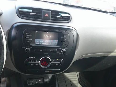 Used 2017 Kia Soul + FWD image 7