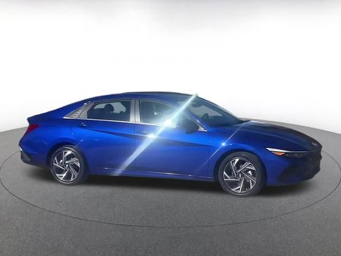Used 2025 Hyundai Elantra SEL image 7