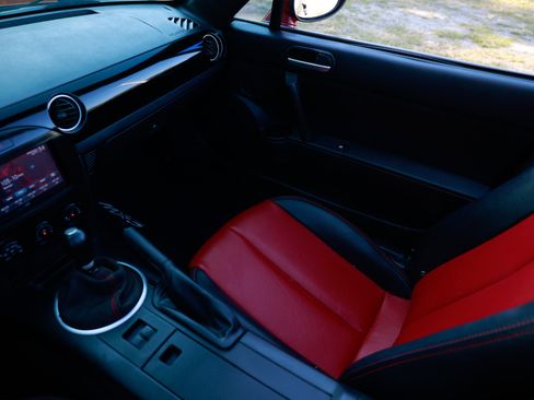 Used 2006 MAZDA MX-5 Miata Sport image 18