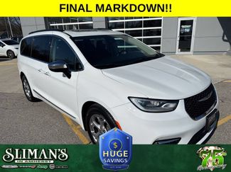Used 2023 Chrysler Pacifica Limited FWD video 1
