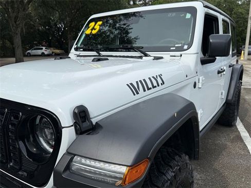Used 2025 Jeep Wrangler Willys image 19