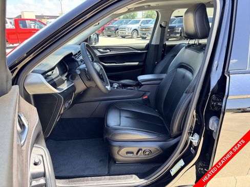 Used 2023 Jeep Grand Cherokee L Limited w/ Black Appearance Package AWD/4WD image 3
