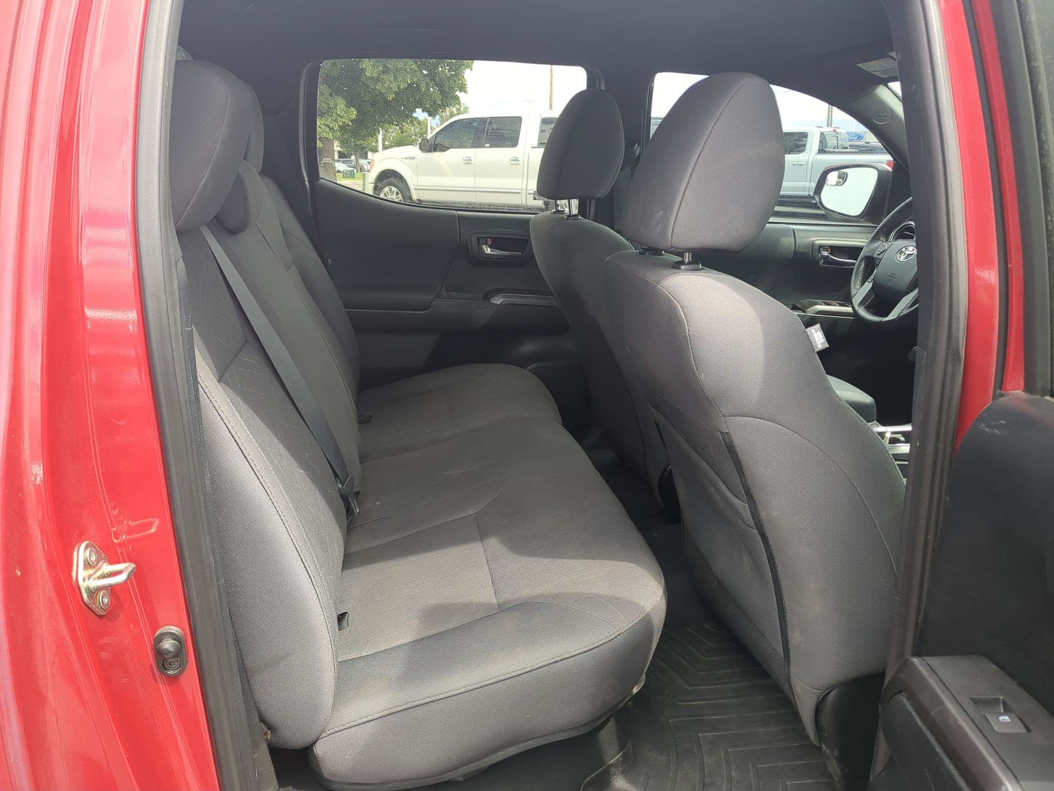 Used 2017 Toyota Tacoma TRD Sport w/ Tow Package (A/T) AWD/4WD image 31