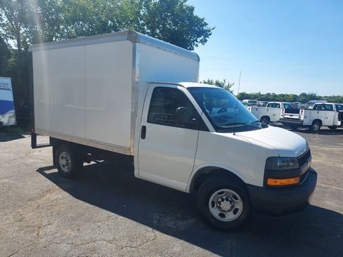 Used 2019 Chevrolet Express 3500 RWD image 3