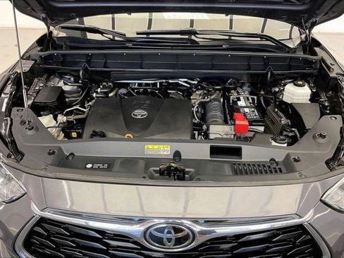 Used 2022 Toyota Highlander Platinum FWD image 9