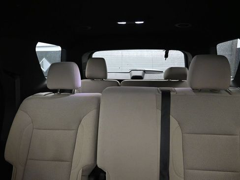 Used 2023 Chevrolet Traverse LS FWD image 15