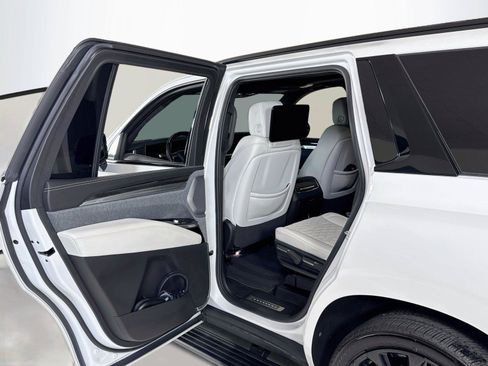 Used 2025 Cadillac Escalade V AWD/4WD image 24