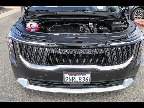 Used 2025 Kia Carnival EX FWD image 33