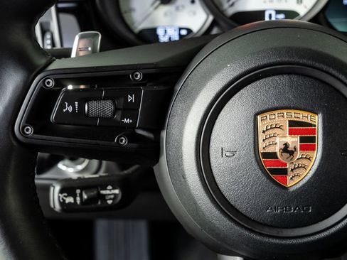 Certified 2024 Porsche Macan AWD/4WD image 10