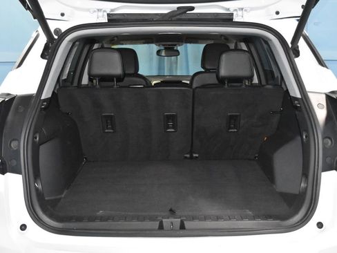 Used 2024 GMC Terrain SLT image 28