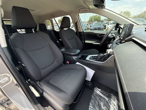 Used 2022 Toyota RAV4 LE FWD image 25