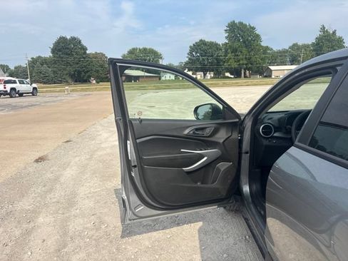Used 2026 Chevrolet Trax LS FWD image 19