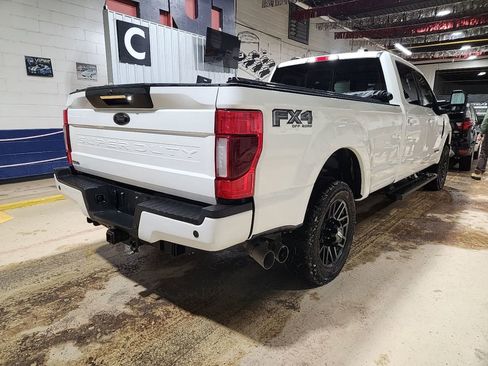 Used 2022 Ford F250 Lariat w/ Black Appearance Package image 3