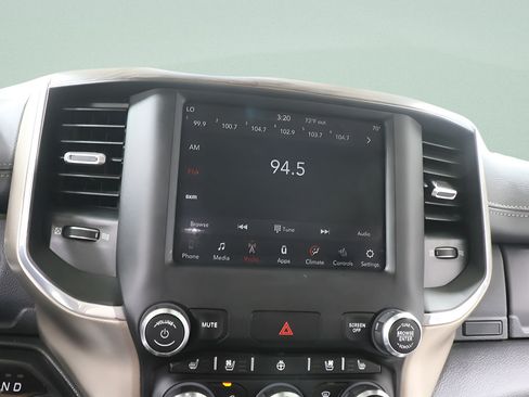 Used 2019 RAM 1500 Laramie AWD/4WD image 11
