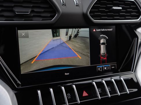 Used 2021 Lamborghini Urus image 17