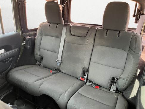 Used 2021 Jeep Wrangler Unlimited Sahara AWD/4WD image 15