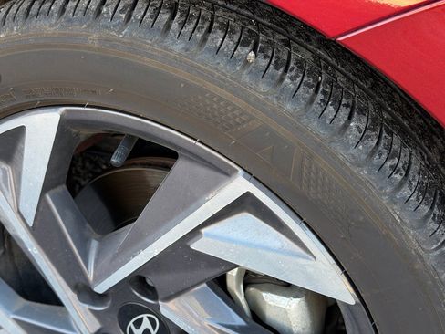 Used 2025 Hyundai Elantra Blue image 10