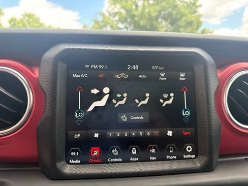 Used 2021 Jeep Gladiator Rubicon AWD/4WD image 16