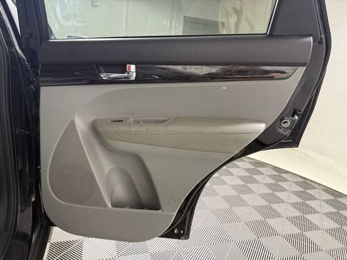Used 2013 Kia Sorento LX w/ Value Pkg FWD image 16