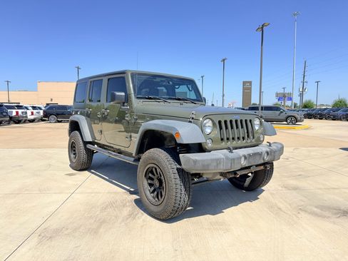 Used 2015 Jeep Wrangler Unlimited Sport AWD/4WD image 3