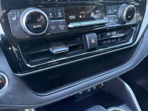 Used 2021 Toyota Highlander XLE image 15