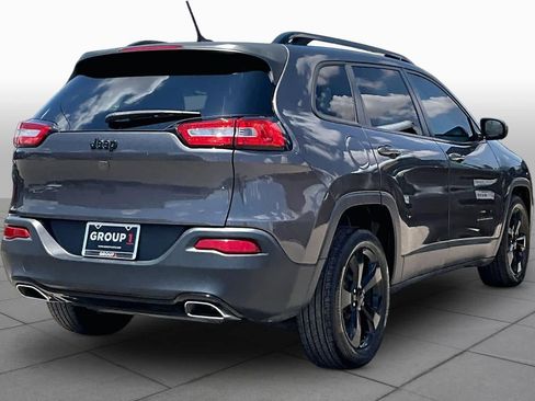 Used 2018 Jeep Cherokee Latitude w/ Altitude Package FWD image 12